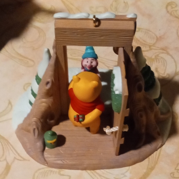 Hallmark Holiday Keepsake Winnie the Pooh Ornament - Picture 2 of 4